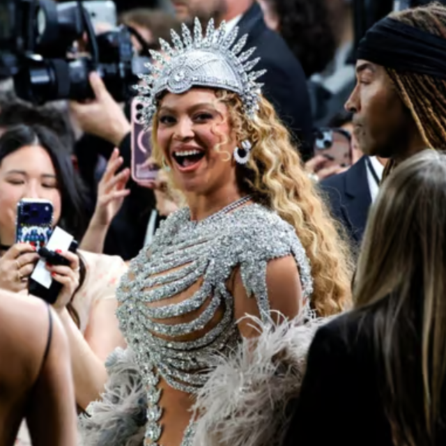 Beyoncé au Met gala à New York haute joaillerie style