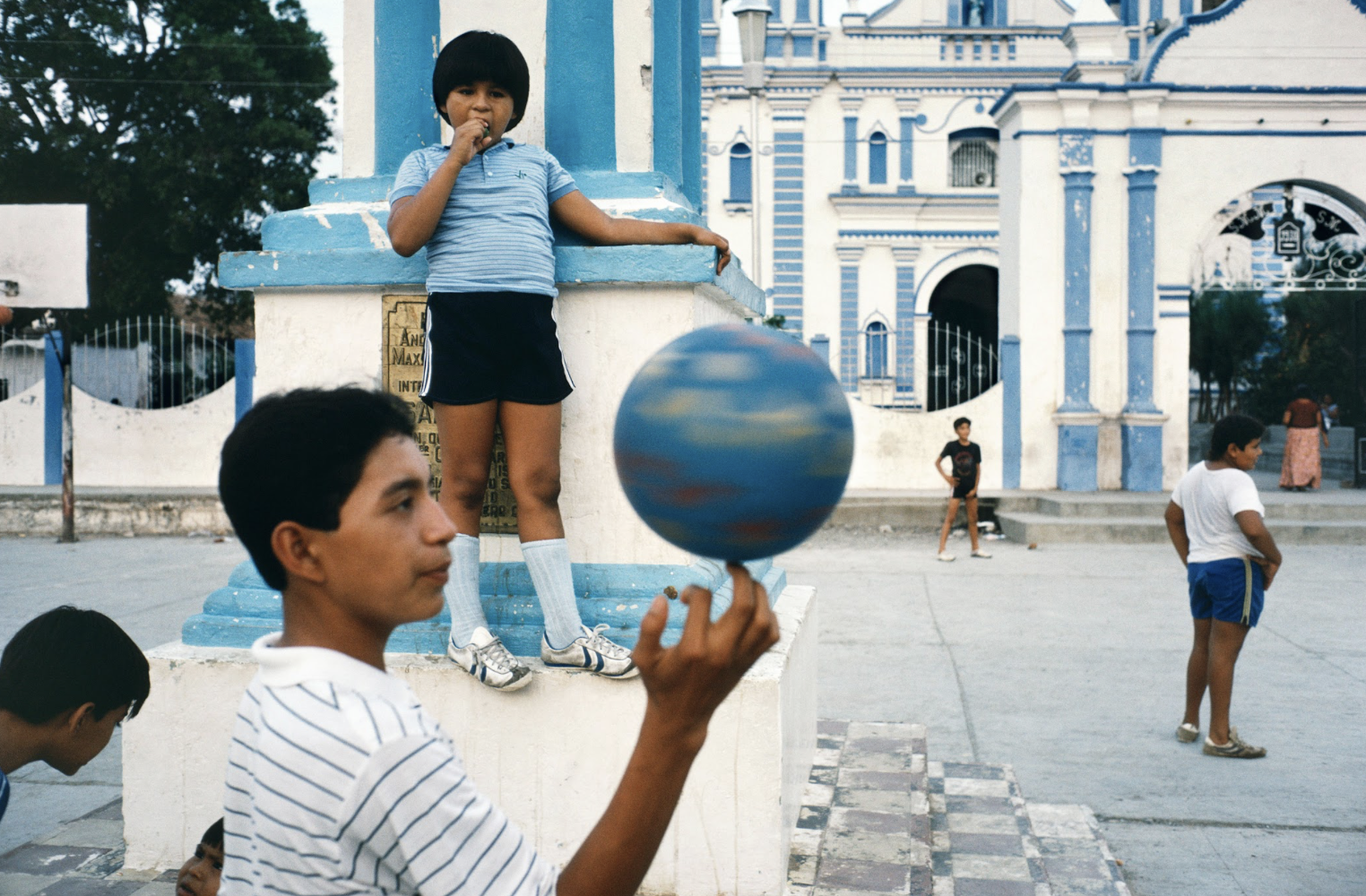 Home Mexico, Oaxaca, 1985 - ©Alex Webb Magnum Fujikina